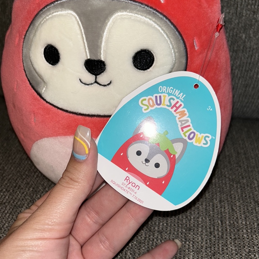 Ryan the strawberry husky squishmallow Nwt 8 in - Picture 5 of 5